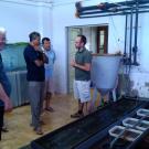 Uma breve conversa e visita ao laboratório onde cultivam diferentes tipos de ostras na estação de pesquisa IPMA.