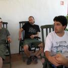 A equipa UAV na casa da quinta discutem os problemas de parametrização que afectam os X8's 02 e 03. Da esquerda, João Pereira e João Fortuna.